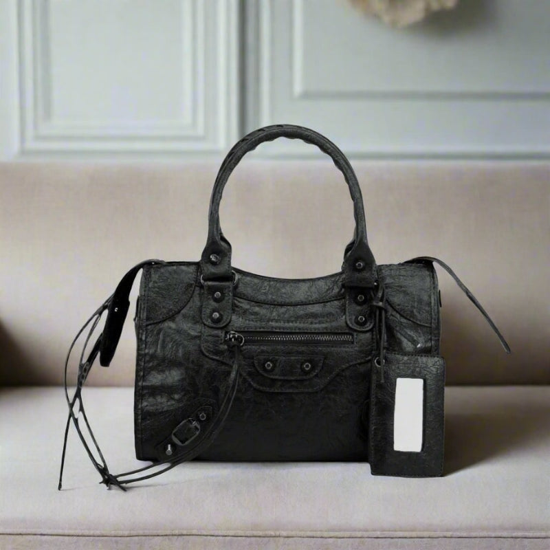Aria – Elegant handbag with secure pockets and multiple compartments