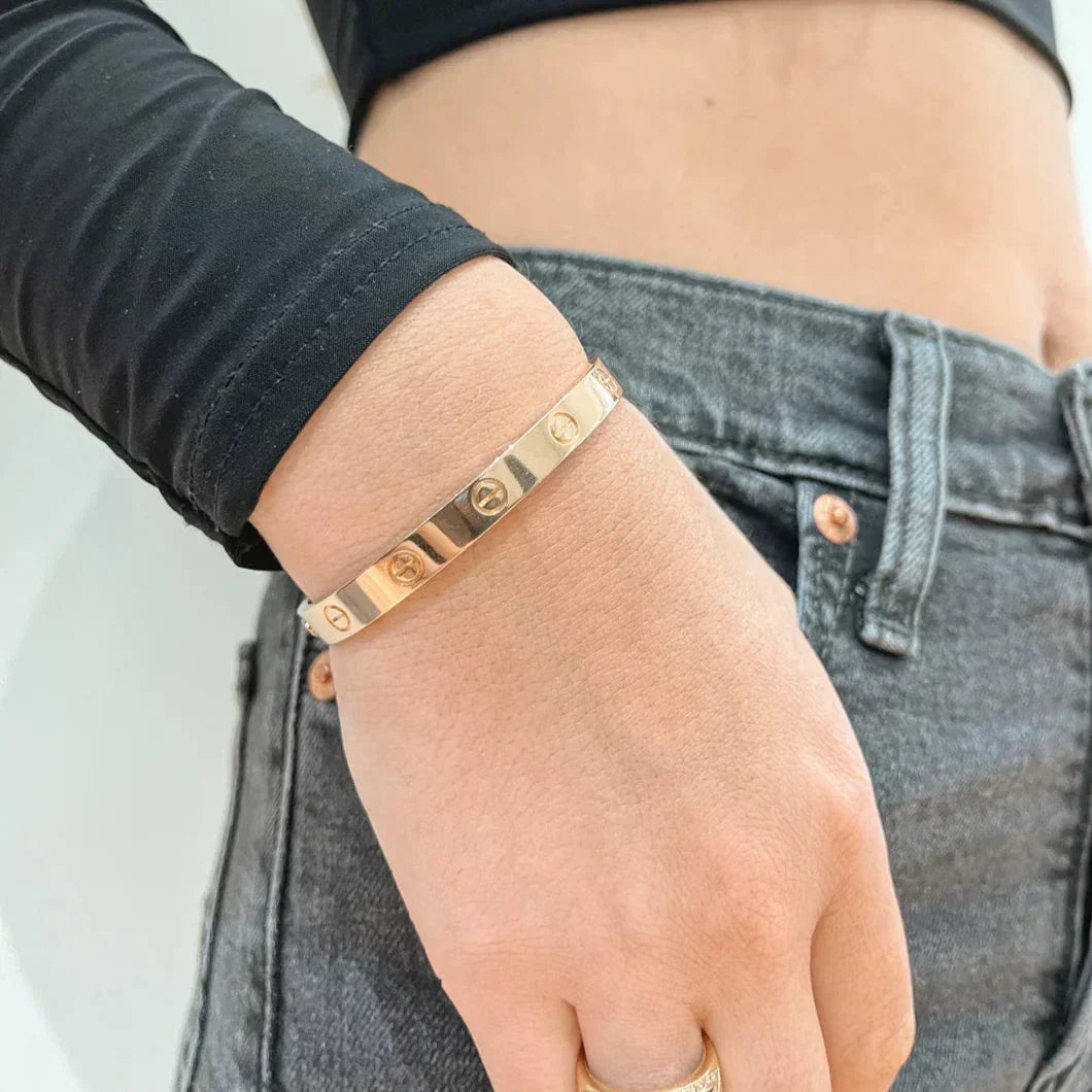 Elegant Bracelet | Gold Design | Timeless Style