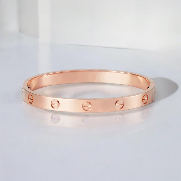 Elegant Bracelet | Gold Design | Timeless Style