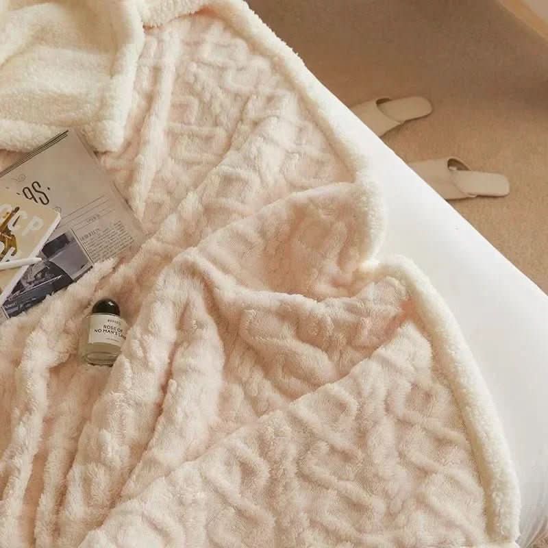 LAMMARA – Fluffy lambswool blanket for maximum warmth