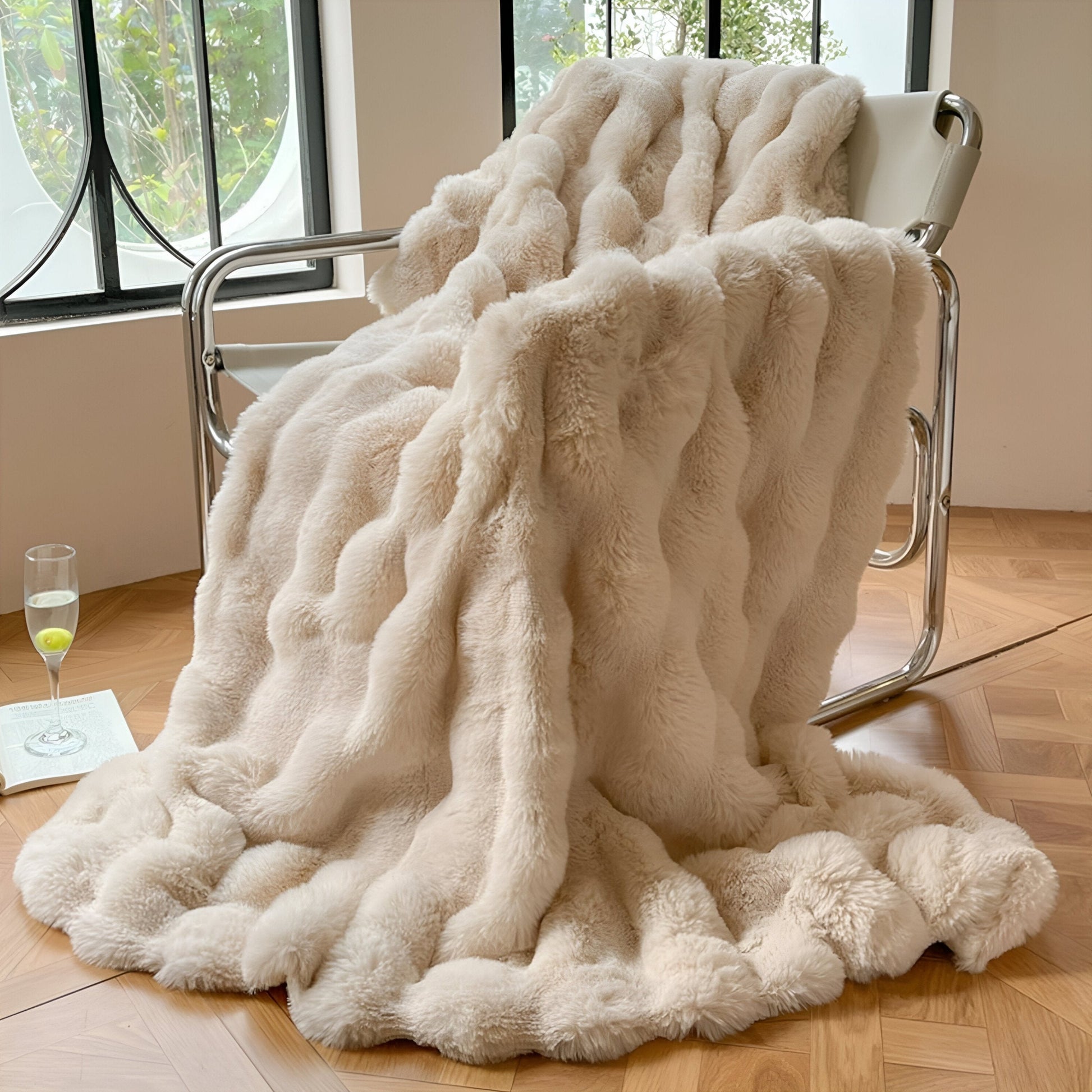 Luxurious, portable blanket for on-the-go – Soft comfort for every environment