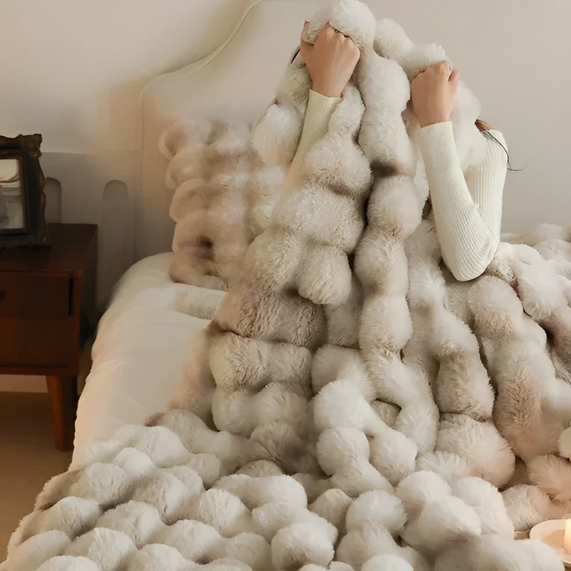 Luxurious, portable blanket for on-the-go – Soft comfort for every environment