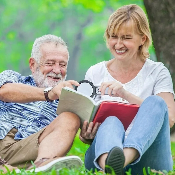 Portable 30x Magnifier for Seniors - ZoomXpert