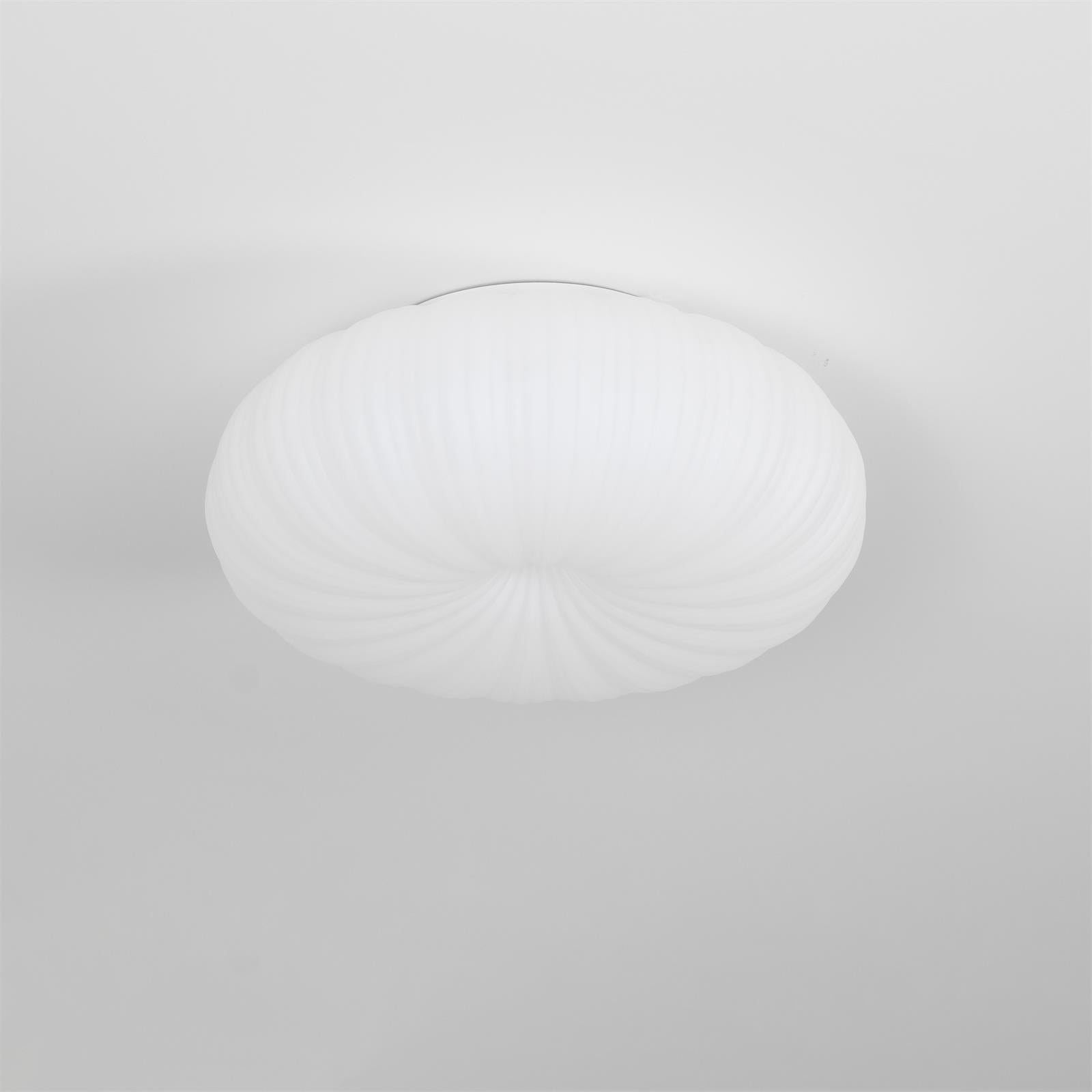 Stylish elegance that will brighten up the space!