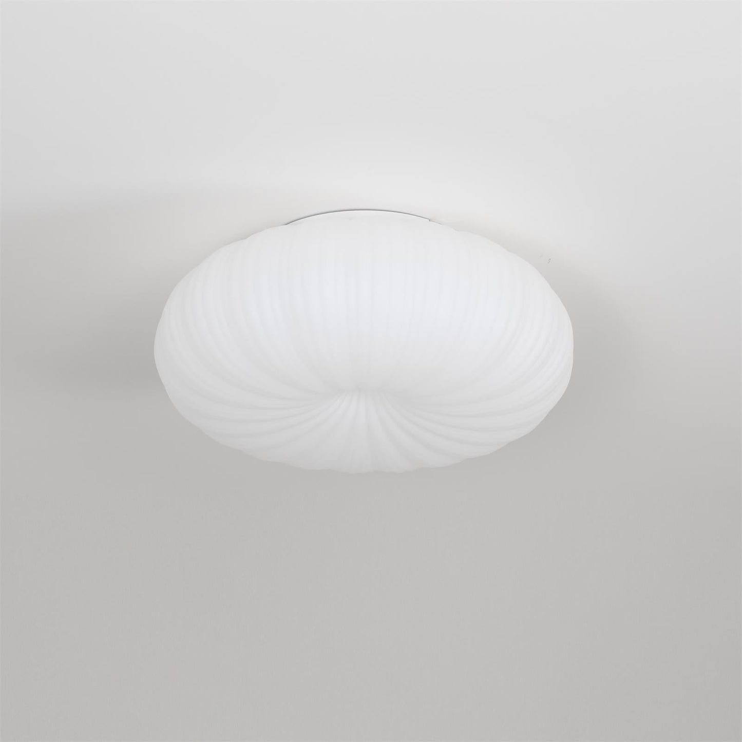Stylish elegance that will brighten up the space!