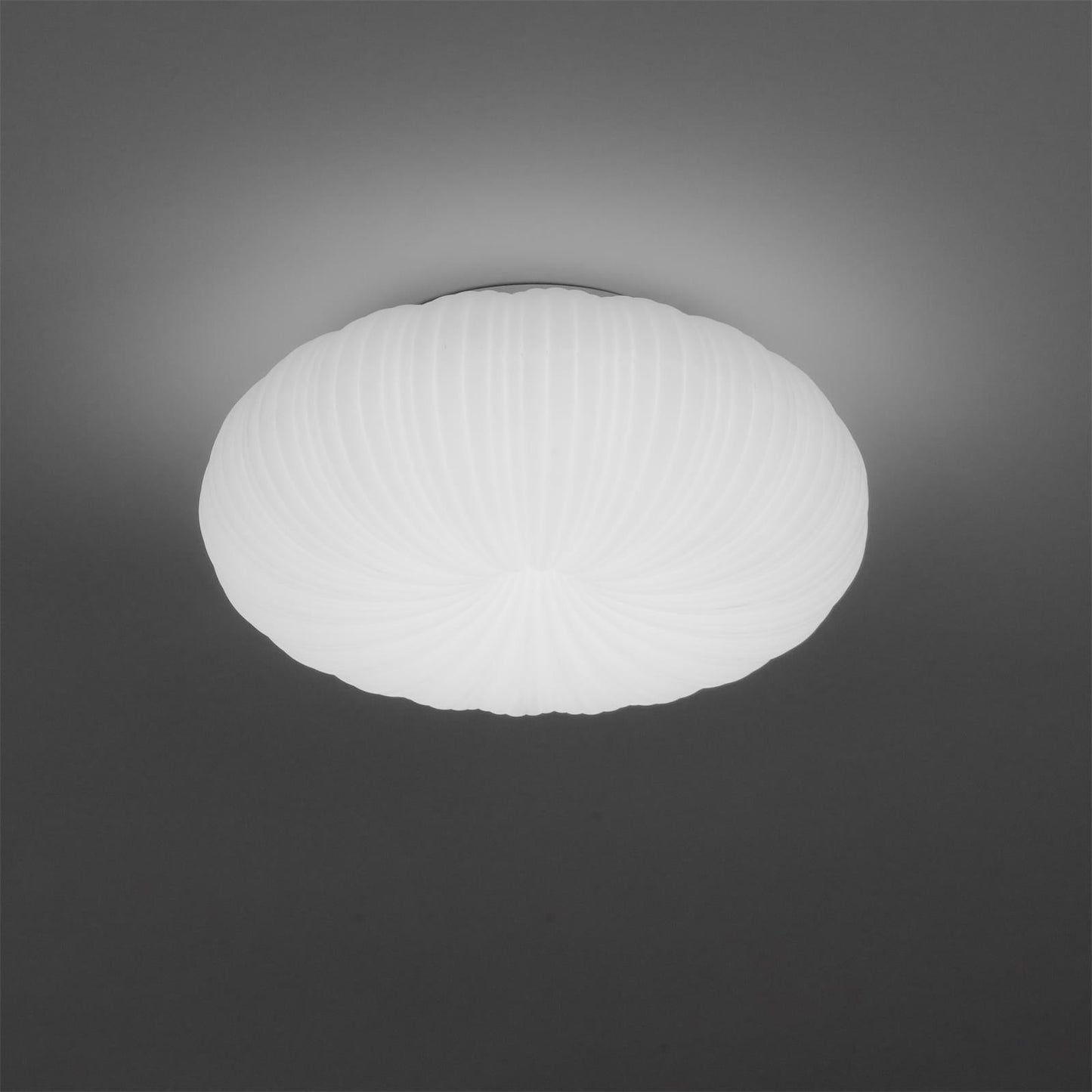 Stylish elegance that will brighten up the space!