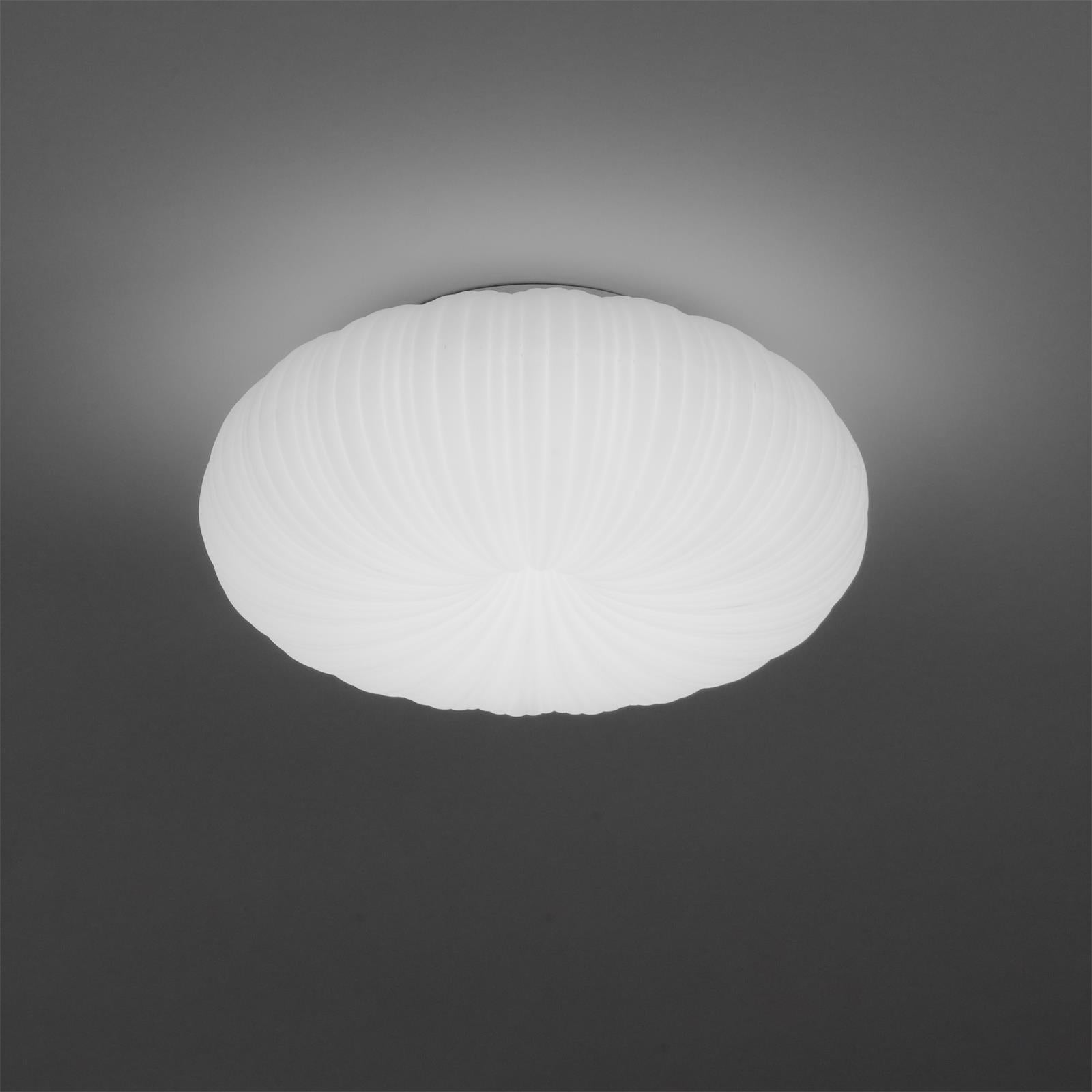 Stylish elegance that will brighten up the space!