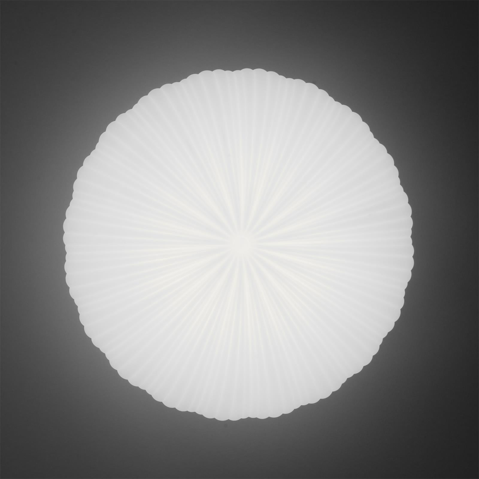 Stylish elegance that will brighten up the space!
