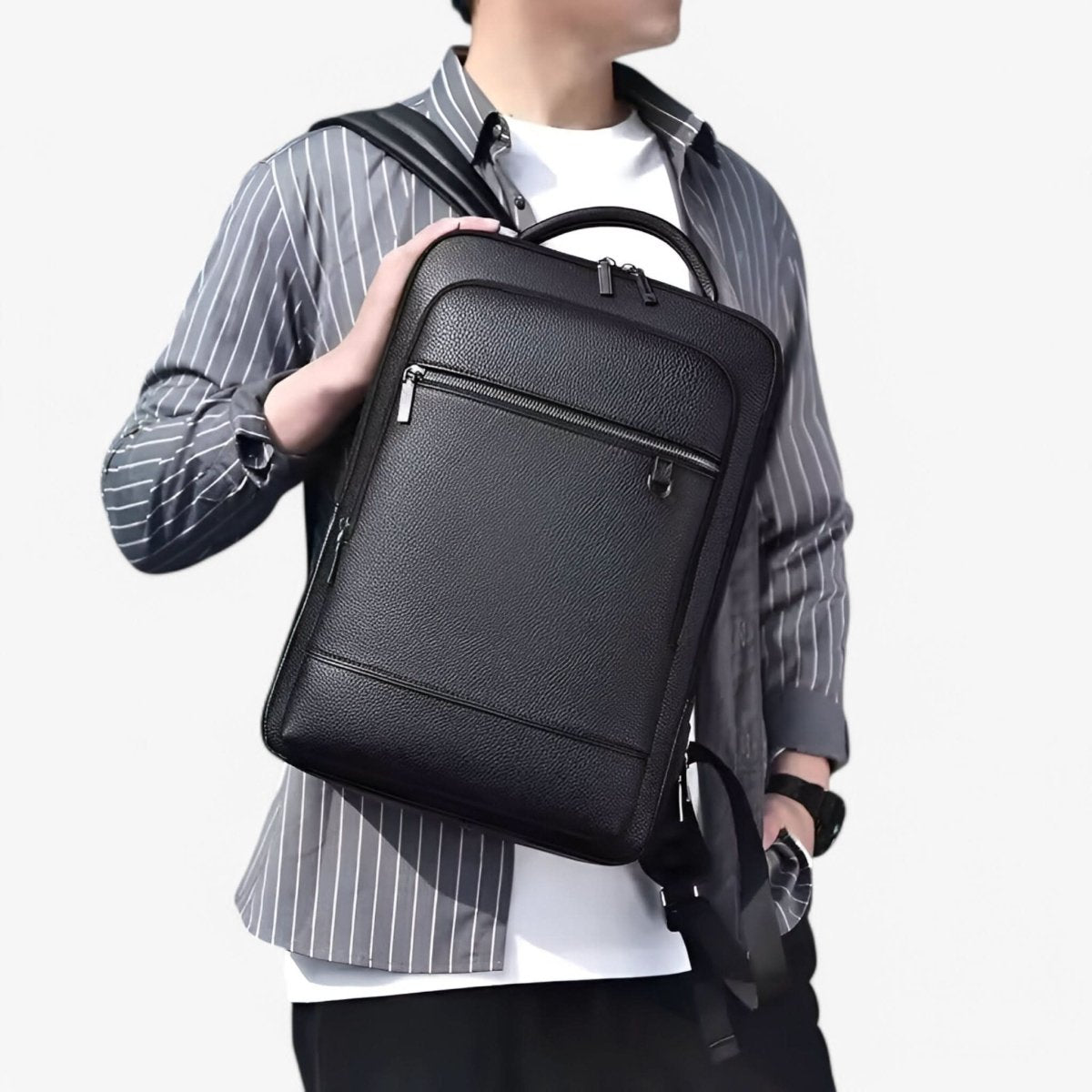 URBANVAULT – Intelligent USB Backpack for Work and Everyday Travel