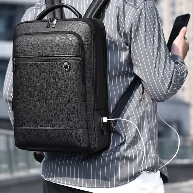 URBANVAULT – Intelligent USB Backpack for Work and Everyday Travel
