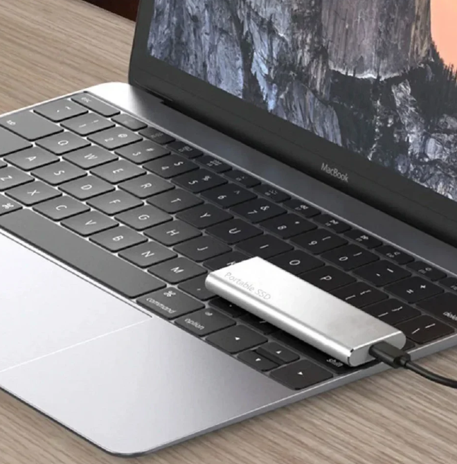 Wearclo | 4TB USB-C Portable External Hard Drive for PC & Mac