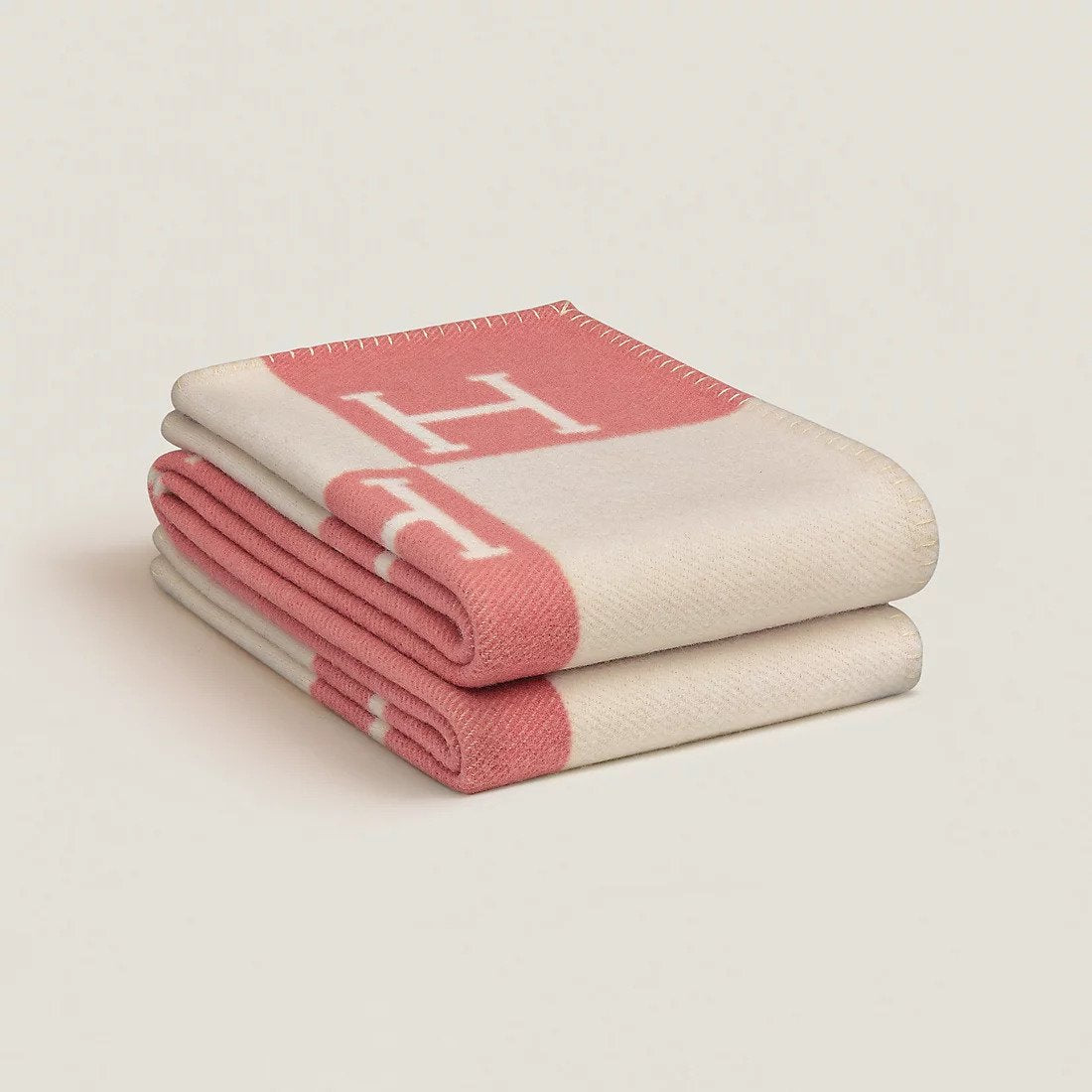 Wearclo | Elegant Wool-Cashmere Blanket for Luxury Home