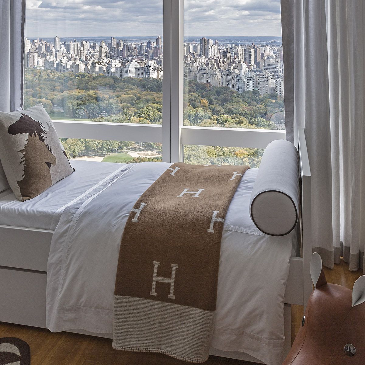 Wearclo | Elegant Wool-Cashmere Blanket for Luxury Home