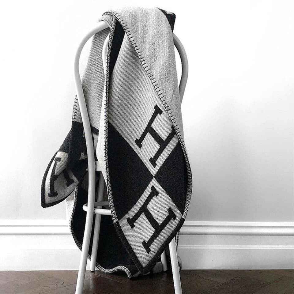 Wearclo | Elegant Wool-Cashmere Blanket for Luxury Home