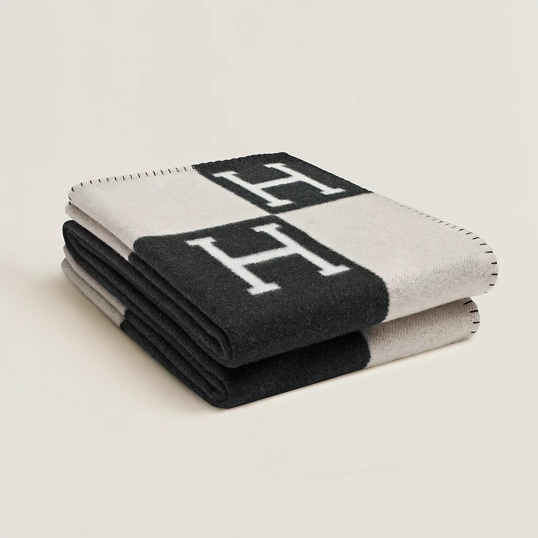 Wearclo | Elegant Wool-Cashmere Blanket for Luxury Home