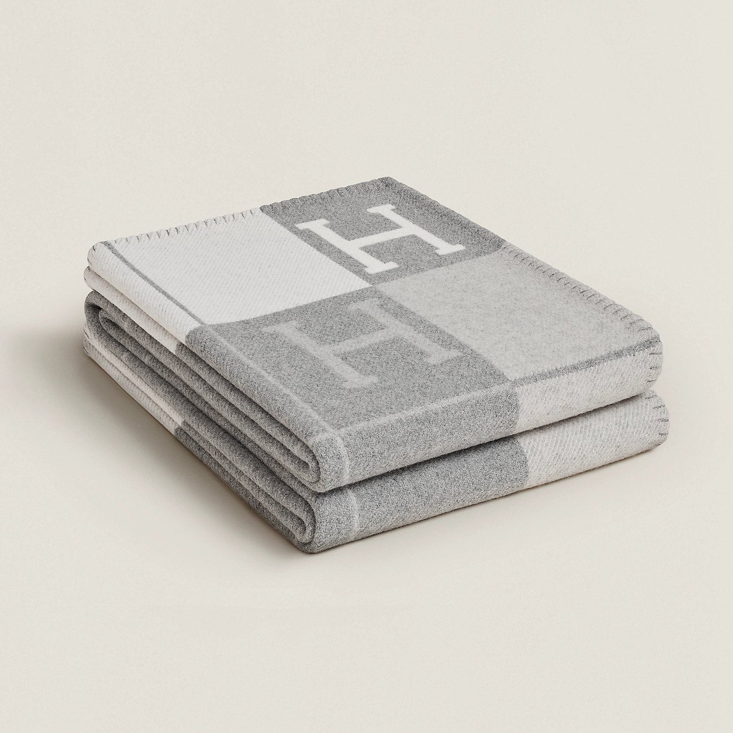 Wearclo | Elegant Wool-Cashmere Blanket for Luxury Home