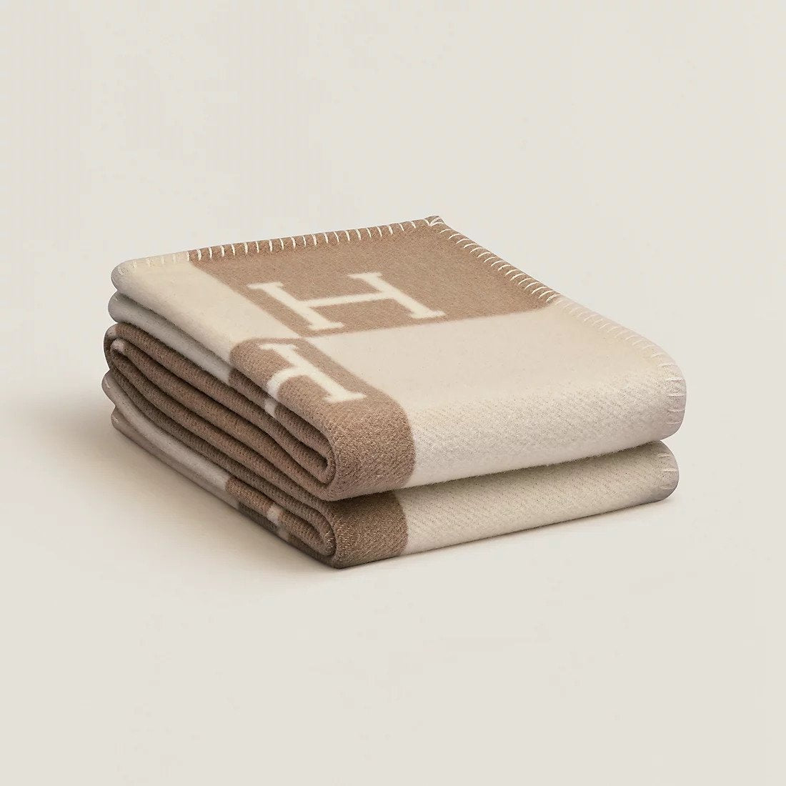 Wearclo | Elegant Wool-Cashmere Blanket for Luxury Home