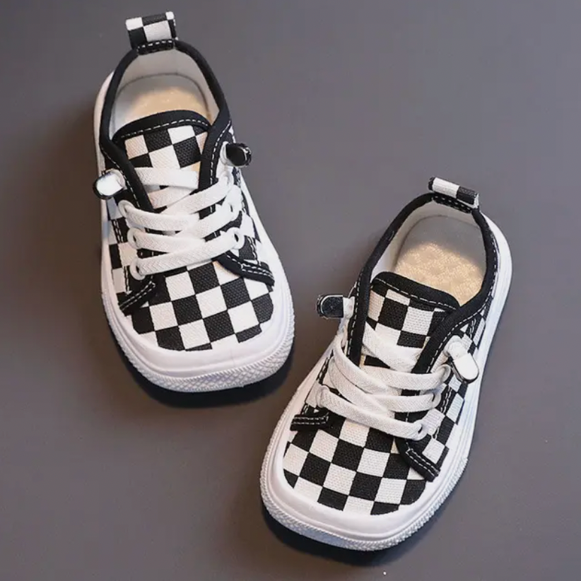 Wearclo | Ergonomic Barefoot Sneakers for Kids - FlexiSteps