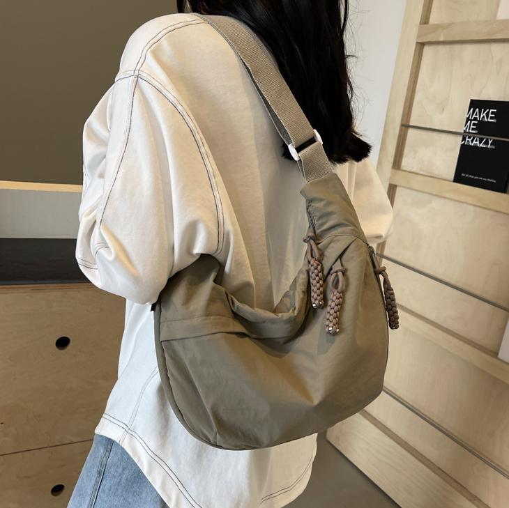 Wearclo | EVERCARRY – Nylon shoulder bag with smart compartments for everyday use