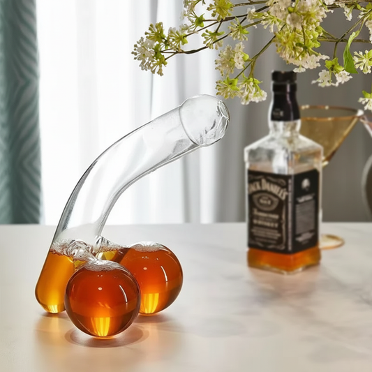 Wearclo | Glass Decanter | Elegant Design and 650 ml Capacity | Clear