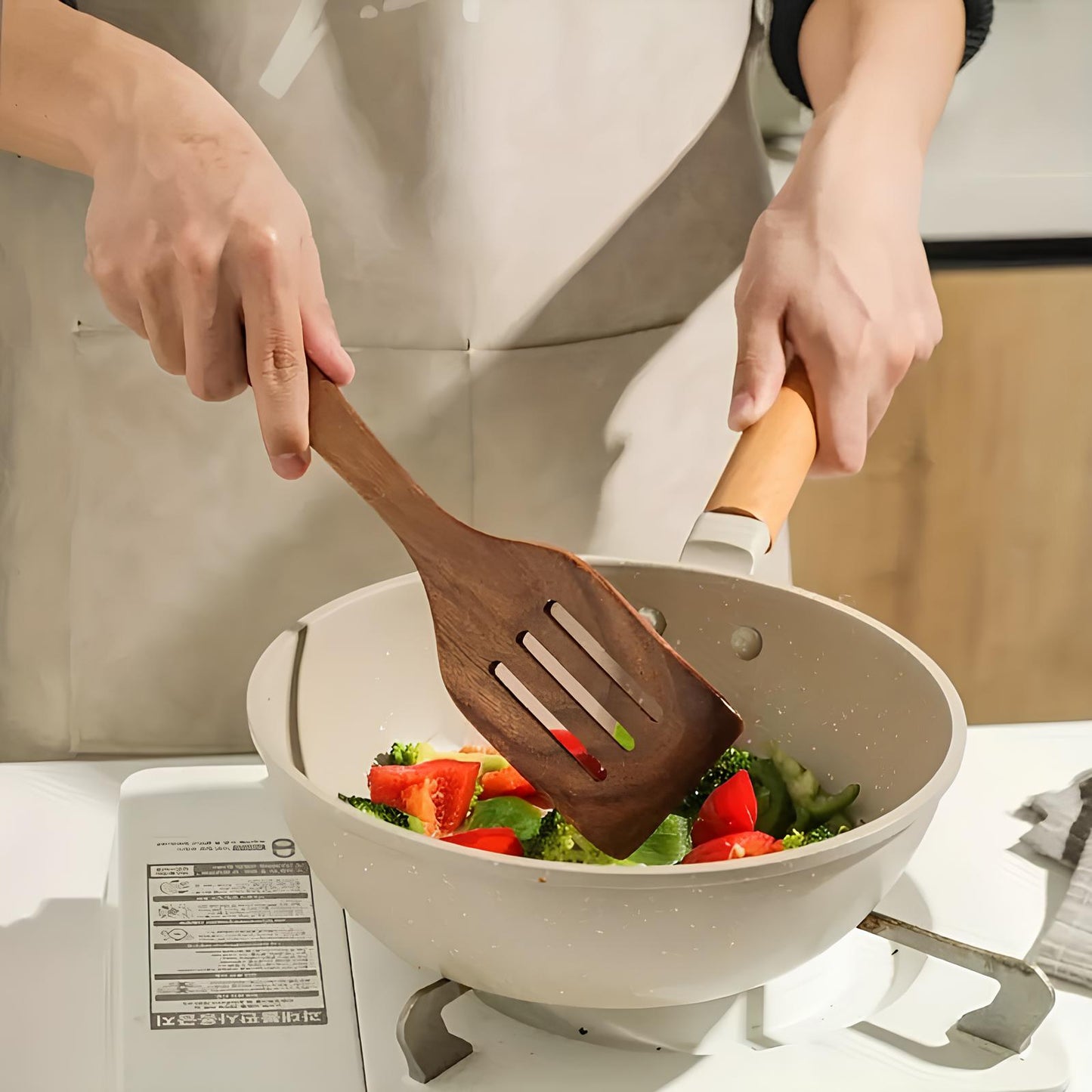 Wearclo Kitchen Utensils in Natural Wood Set