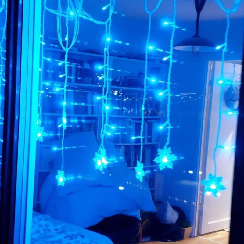 Wearclo | LED Curtain Light String with Snowflake | Indoor & Outdoor
