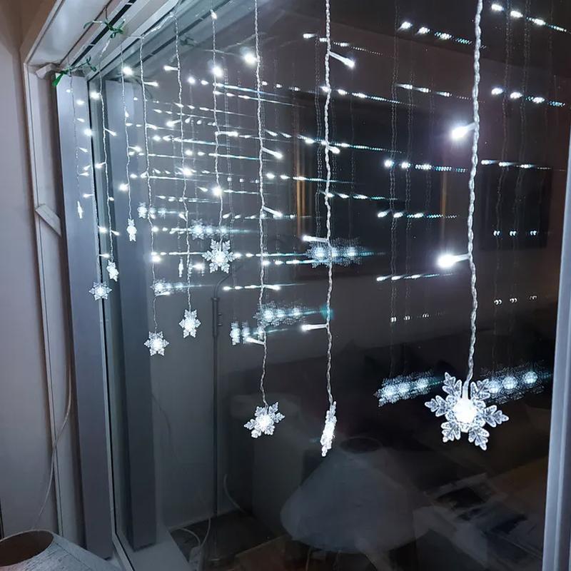 Wearclo | LED Curtain Light String with Snowflake | Indoor & Outdoor