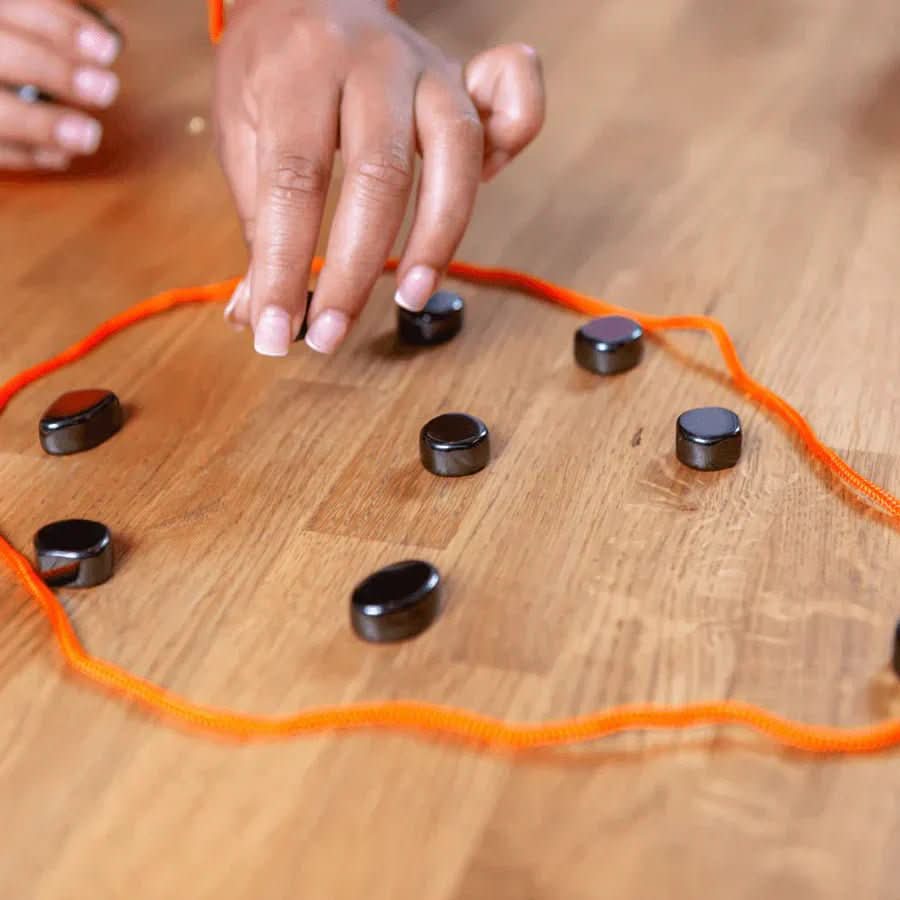Wearclo | Magnetic chess game for travelling & strategy
