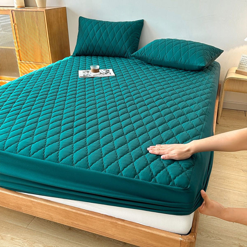 Wearclo | Quilted Waterproof Mattress Protector with Quilted Design