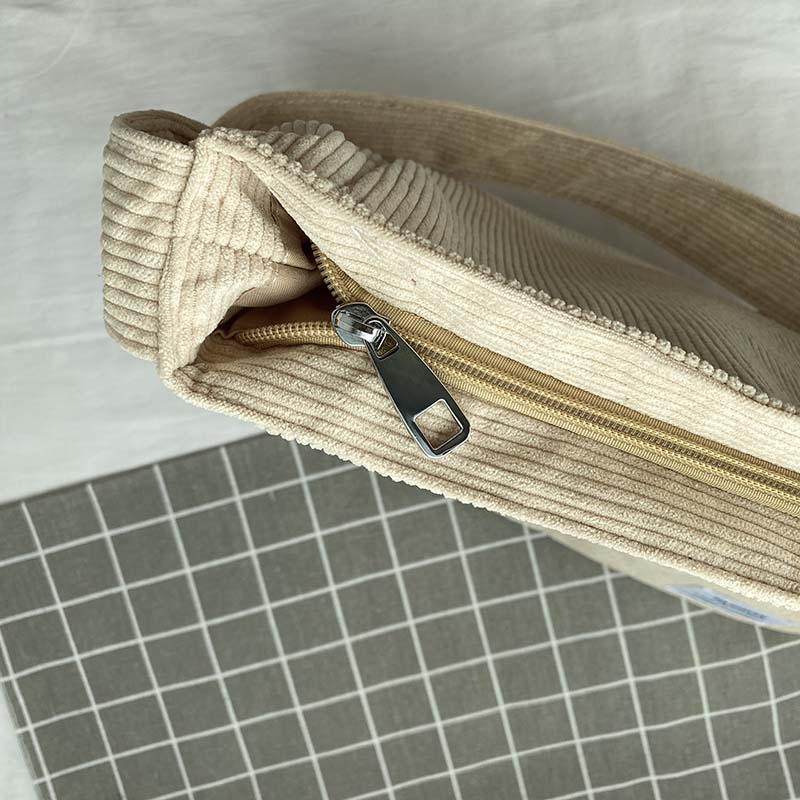 Wearclo | Snor Crossbody Bag – Silent and Durable Leather Strap Bag for Everyday Use
