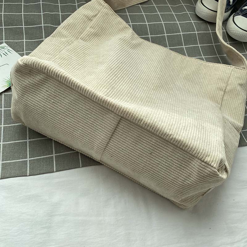 Wearclo | Snor Crossbody Bag – Silent and Durable Leather Strap Bag for Everyday Use