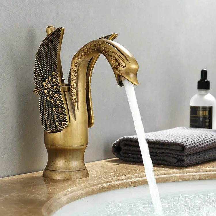 Wearclo | Swan Single Handle Golden Basin Faucet