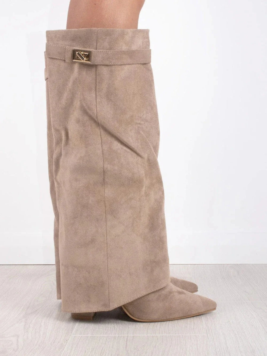 Wearclo | Women's Shoes in Leather with Metal Details | Everyday