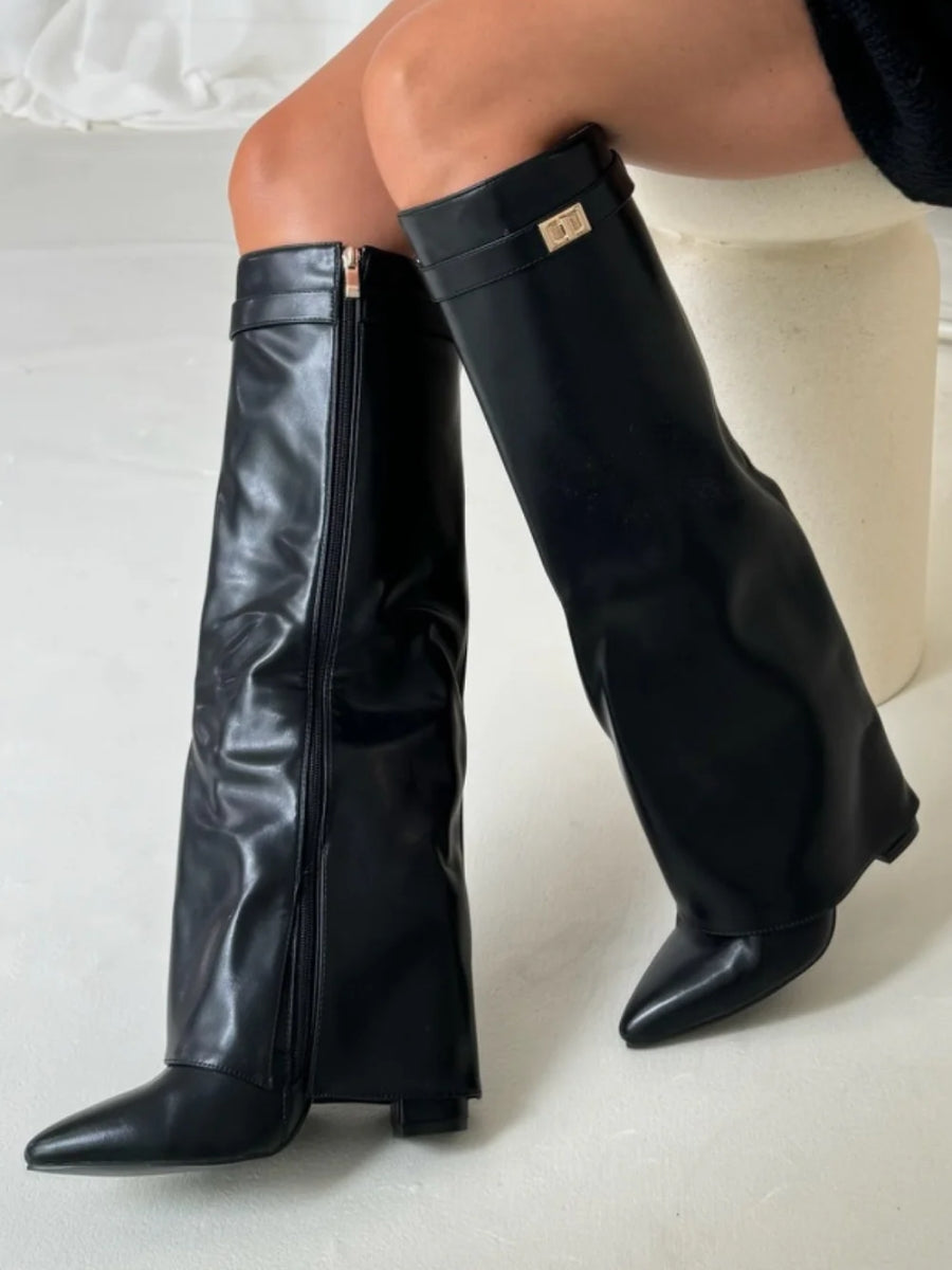 Wearclo | Women's Shoes in Leather with Metal Details | Everyday