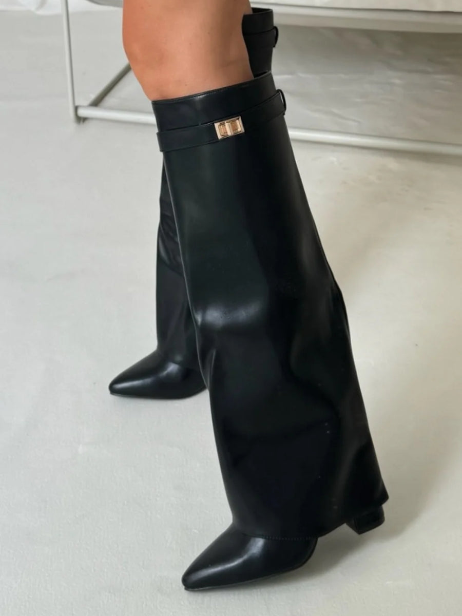 Wearclo | Women's Shoes in Leather with Metal Details | Everyday