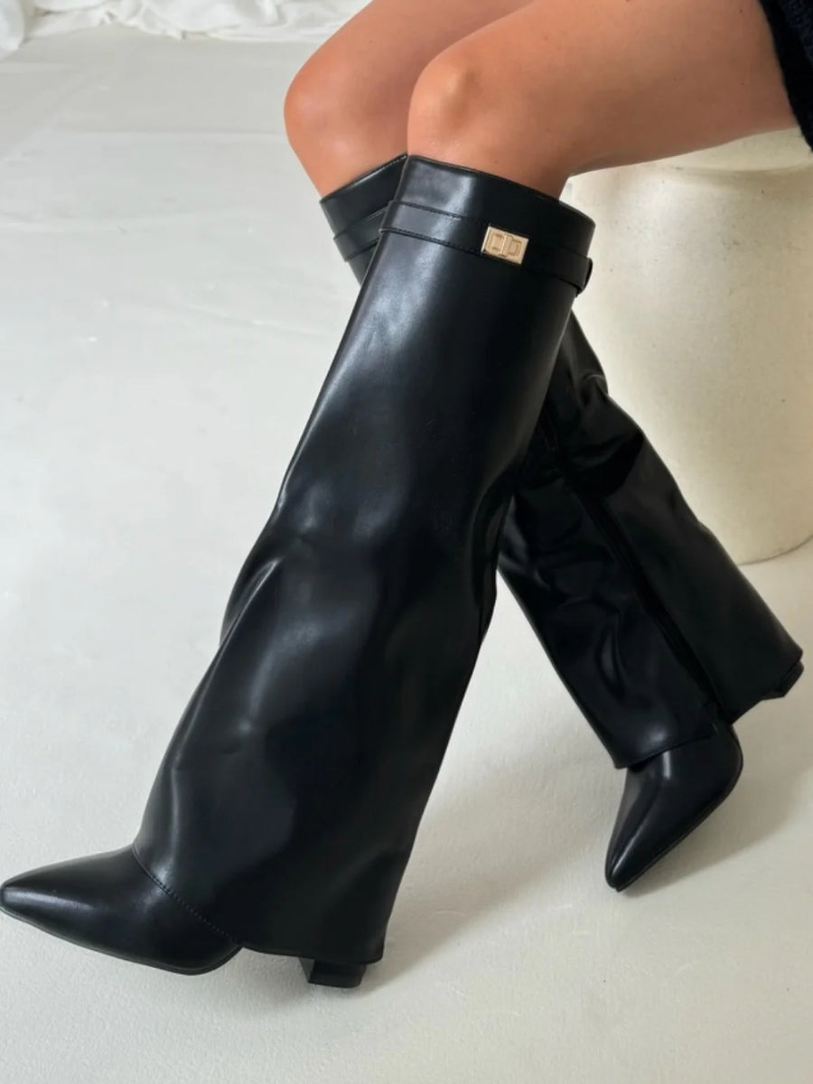 Wearclo | Women's Shoes in Leather with Metal Details | Everyday