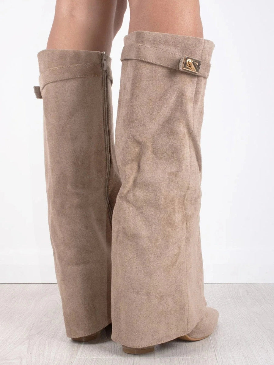 Wearclo | Women's Shoes in Leather with Metal Details | Everyday