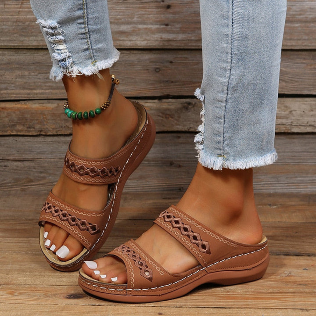 Wearclo | Women's Slide Sandals with Decorative Straps