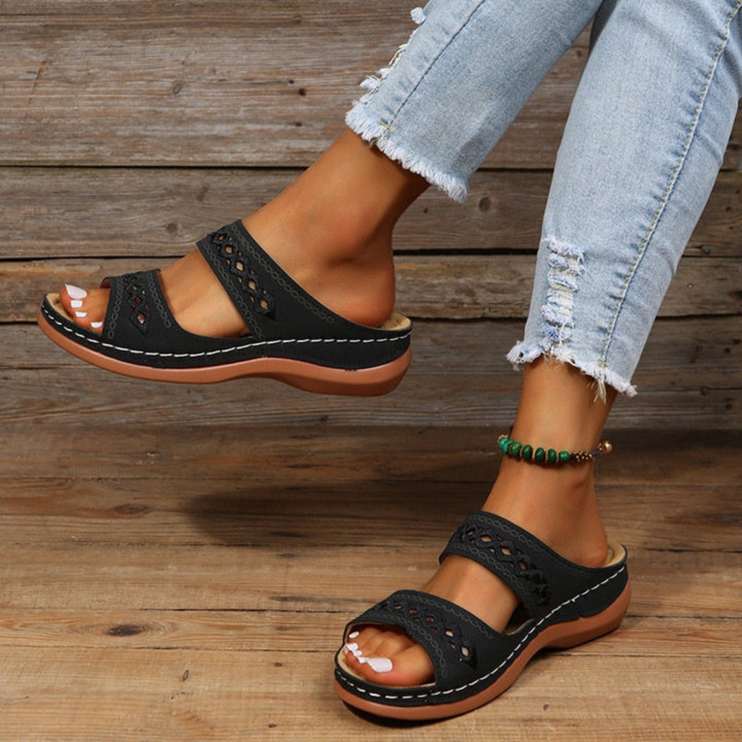 Wearclo | Women's Slide Sandals with Decorative Straps