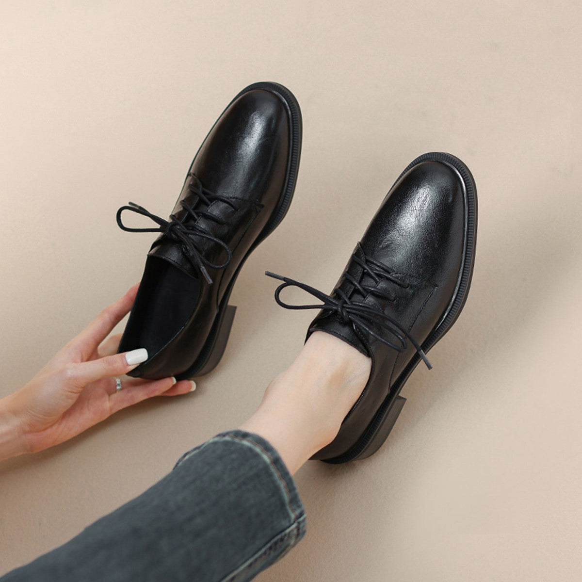Women's Classic Leather Lace-Up Shoes