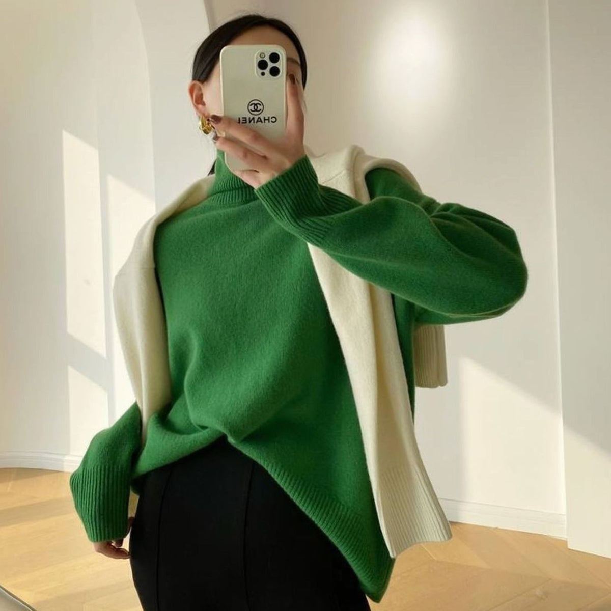 Women's Oversized Long-Sleeve Turtleneck Knit Sweater