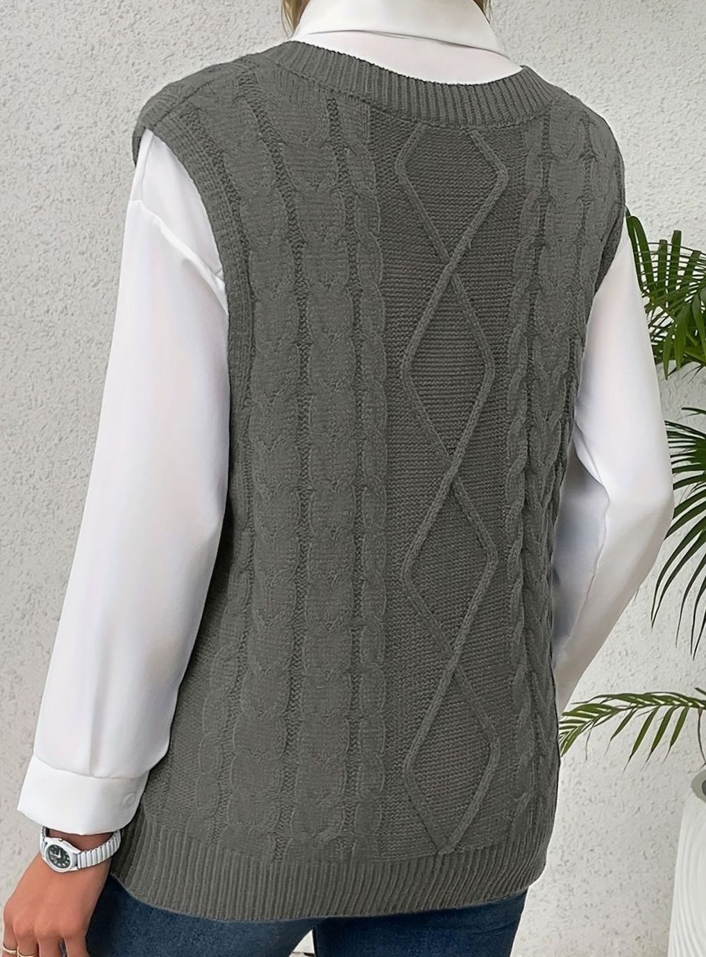 Women's Relaxed-Fit Cable-Knit V-Neck Sweater Vest